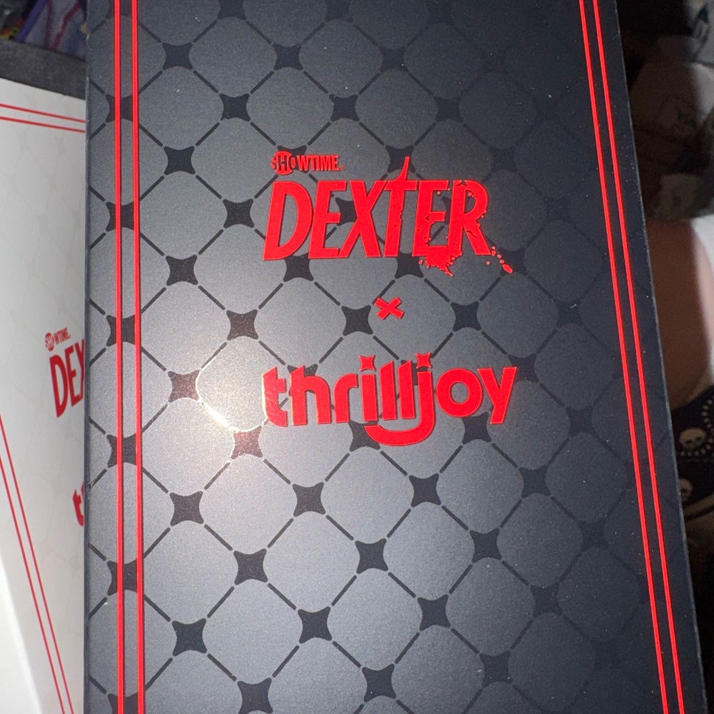 Dexter Morgan UCC Exclusive Figure - Common - Picture 5 of 7